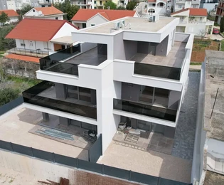 Tribunj - Casa bifamiliare con terrazza panoramica in ottima posizione, a 400 m dalla spiaggia