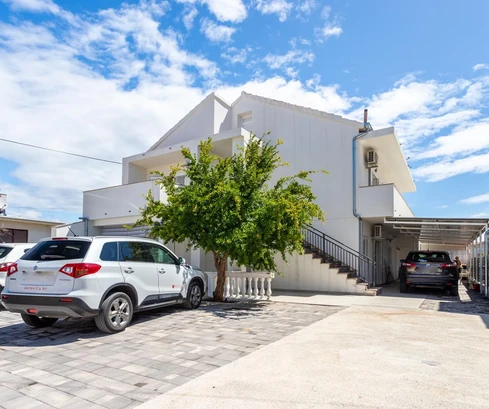 Maison à vendre à Vodice à quelques pas de la mer et de Blue Beach en Croatie