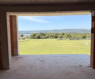 Zadar, Turanj - trzypoziomowy luksusowy apartament z tarasem na dachu, widokiem na morze i powierzchnią netto 139,89 m²