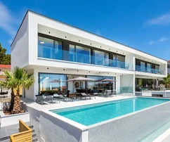 Isztria, Medulin: Luxusvilla tengerre néző kilátással és wellnesszel