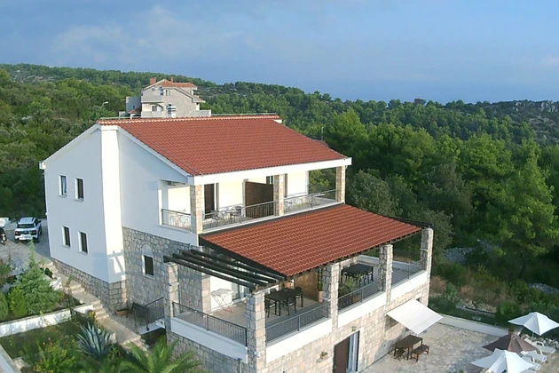 Maison de six appartements à vendre avec vue sur la mer en Croatie