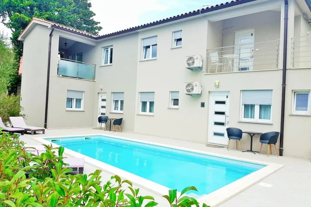 Villa con piscina in vendita vicino al mare a Medolino in Croazia