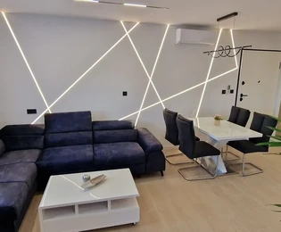 Seget D., appartement 2 chambres 69 m2 + jardin 99 m2, immeuble neuf, meublé, parking