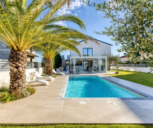 Villa de lujo en venta en una zona tranquila de Rovinj, Croacia