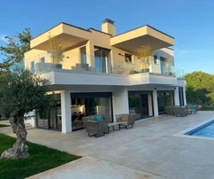 Villa attrayante avec piscine dans un jardin spacieux, Poreč, ISTRIE