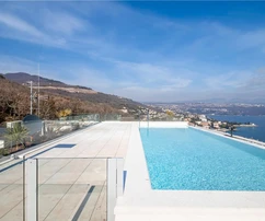 Attico in vendita sopra Opatija con piscina in Croazia