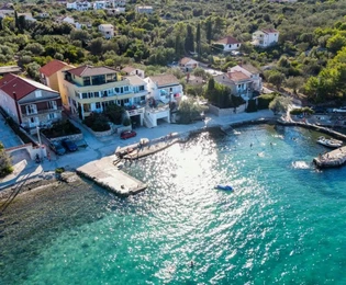 House with apartments and a penthouse for sale in Kukljica in Croatia