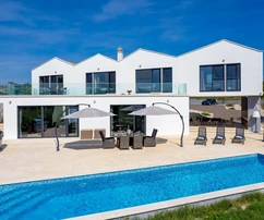 Isztria, Višnjan: Luxus villa medencével és nagy kerttel