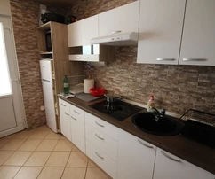 Charming 1BR Holiday Apartment Just Steps from the Beach - Vir