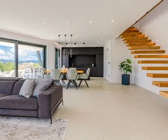 Villa moderne avec piscine et vue sur la mer, dans un endroit calme !