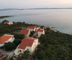 Остров Углян Гудуче второй ряд от моря