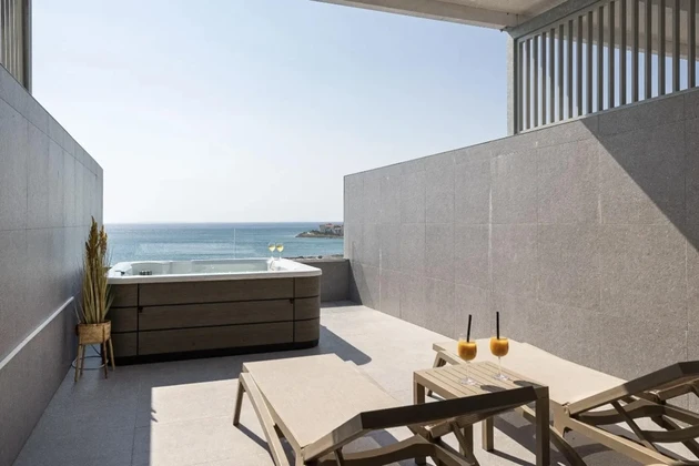 Pag, Povljana, appartamento con due camere da letto, prima fila sul mare, 72,56 m²
