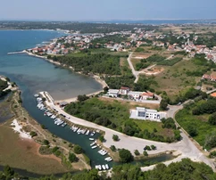 Задар, Затон, трехкомнатная квартира с террасой на крыше, в 50 м от моря