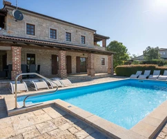 Istrien, Poreč: Rustikale Steinvilla mit Pool und Garten