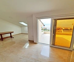 NOVÝ APARTMÁN S VÝHLEDEM NA MOŘE V KLIDNÉ LOKALITĚ!