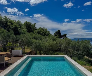 Omiš, Krilo Jesenice, casa con piscina e cucina estiva