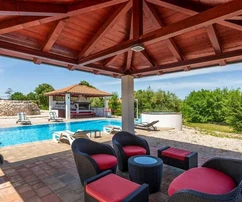 Dobrinj - Luxusvilla mit Pool auf 3.500 m²
