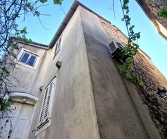 Im Zentrum von Sinj steht ein vielseitig nutzbares Objekt zum Verkauf