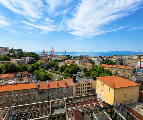 Rijeka, Belvedere, spacieux appartement de quatre pièces d'une superficie de 108,38 m² à côté du parc Hosta