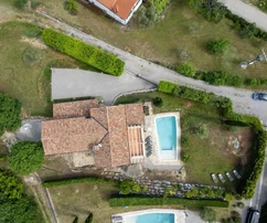 Maison en pierre à Buzet