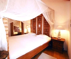 BOUTIQUE HOTEL AZ ÓVÁROS SZÍVÉBEN, 50 M-RE A TENGERTŐL!