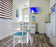 Vir - Semi-detached house with 2 apartments, spacious garden, near the town center and the beach