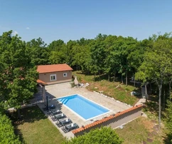 Istria, Labin – Residenza privata con piscina in vendita