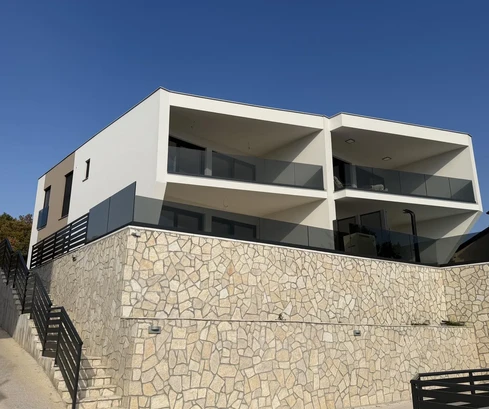 Jadranovo, luxuriöses Doppelhaus mit Pool, 197 m²