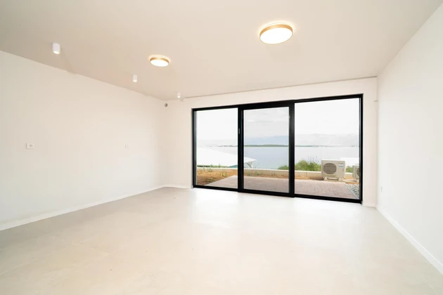 Zadar, Privlaka, appartamento di lusso su due livelli con due camere da letto, prima fila sul mare, 85,05 m²