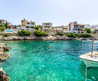 Amplia casa en venta cerca del mar en Rogoznica, Croacia