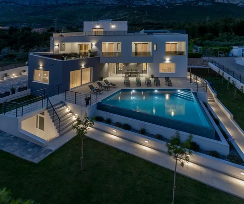 Villa de lujo con piscina en venta en Kaštela, Croacia