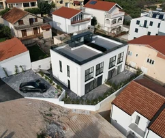 Tisno - S1 Luxusní dvojdomek v klidné lokalitě