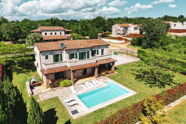 Istria, Poreč: Rustic stone villa with pool for sale