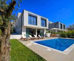 New modern villa with swimming pool, in a quiet location!