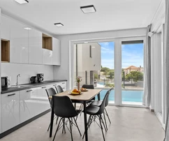 Istria, Premantura - Semi-detached house with pool near the entrance to Kamenjak Cape - Only