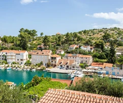 Egyedülálló otthon várja új tulajdonosát Milnán, Brač szigetén Horvátországban