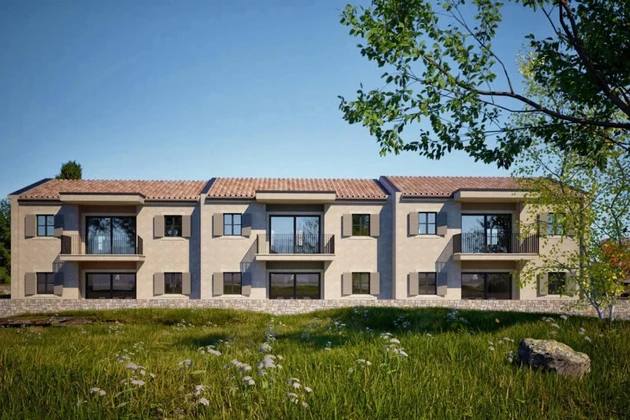 Istria, okolie Rovinj, Putini, trojizbový byt 84,08 m² s krytou terasou na 1. poschodí