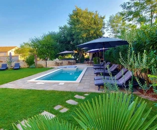 Samostojeća kuća s apartmanima na prodaju Bale