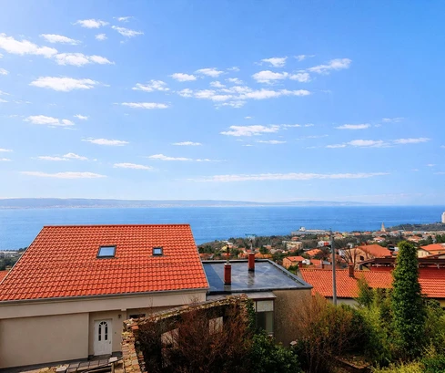 Kostrena, Glavani, appartamento di cinque locali di 125 m², vista