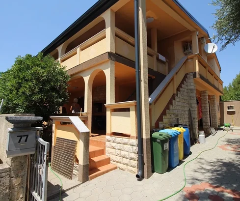 Maison familiale à 200 m de la plage sur l'île de Vir - votre maison adriatique
