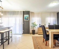 Makarska, Veliko Brdo, Dreizimmerwohnung mit Südausrichtung und zwei Parkplätzen