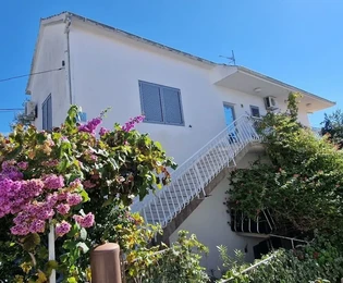 Čiovo, Okrug G. samostatný dom 320 m2, 3 apartmány, výhľad na more