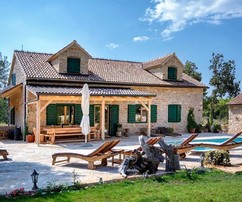 Hvar Villa in pietra con piscina in una tenuta tentacolare in vendita