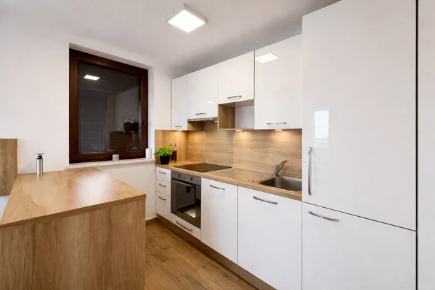 Njivice - Appartement meublé avec terrasse et parking