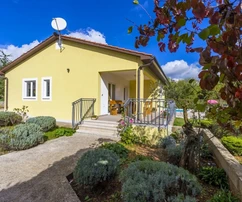 Istria, Žminj, przestronna nieruchomość z trzema budynkami i potencjałem inwestycyjnym