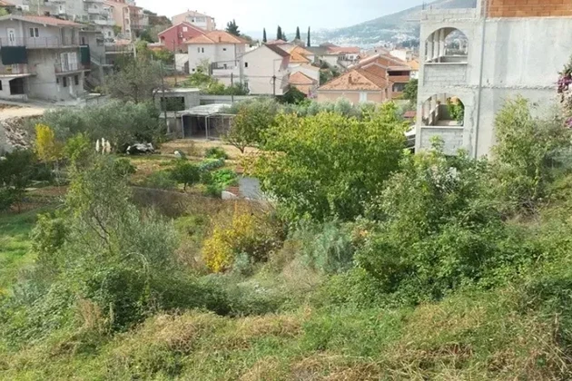 Trogir, terreno edificabile di 973 m2, a 900 m dal centro
