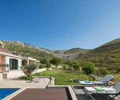 Hacienda w stylu śródziemnomorskim z panoramicznym widokiem