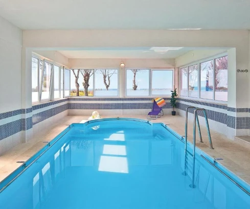 Prostorný dům s byty a bazénem na prodej v Chorvatsku