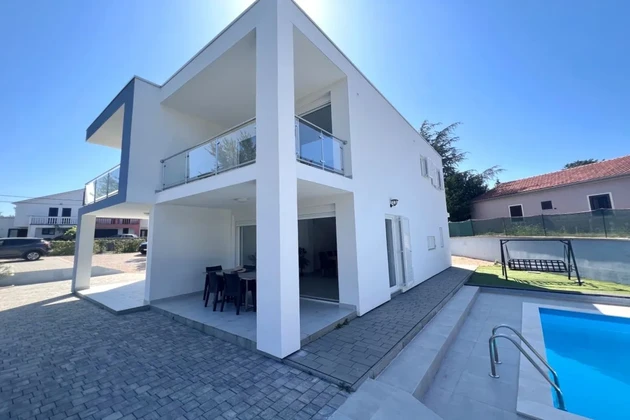 APARTAMENTO AMUEBLADO CON PISCINA Y JARDÍN, EN UNA ZONA TRANQUILA!