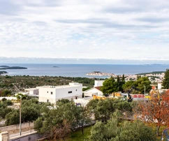 Willa z apartamentami i basenem na sprzedaż w Primošten w Chorwacji